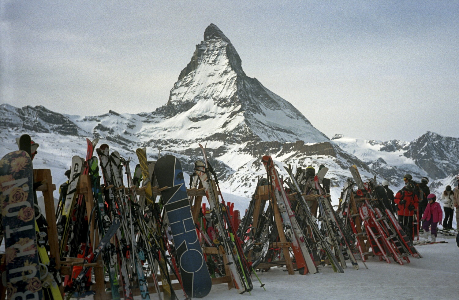 Skiständer unter dem Matterhorn