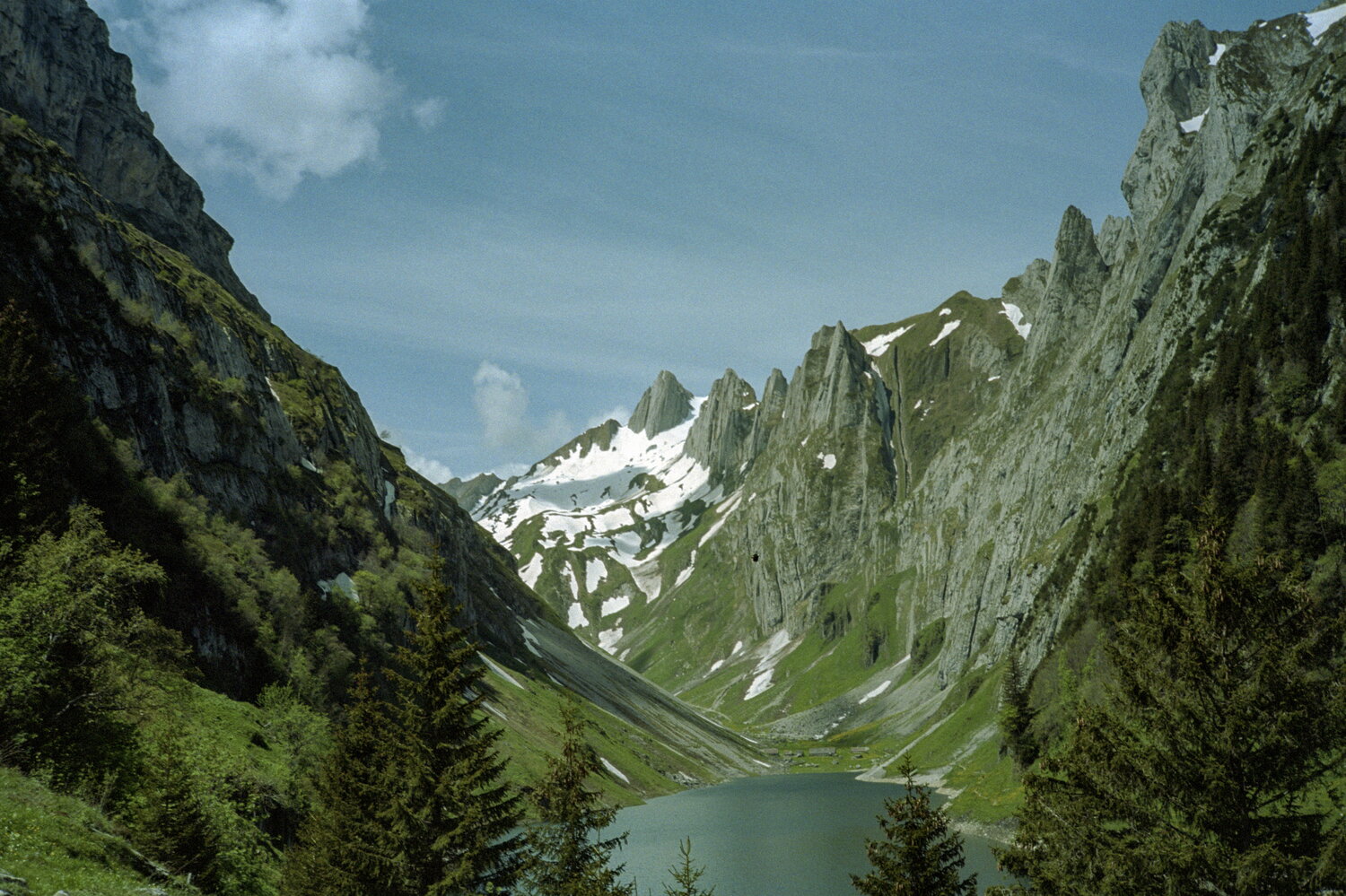 The Fälensee between jagged limestone ridges