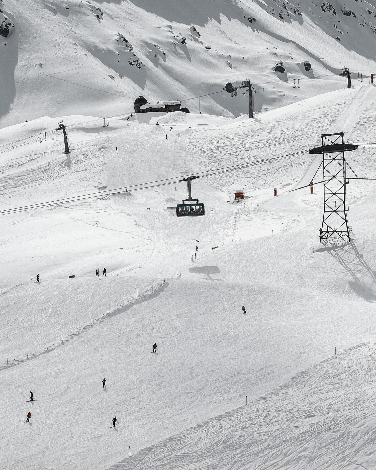 Cable car over wide ski pistes