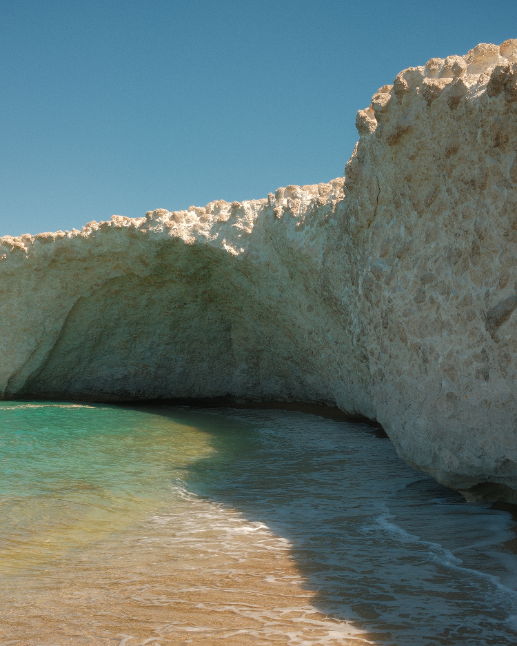 Alogomandra beach